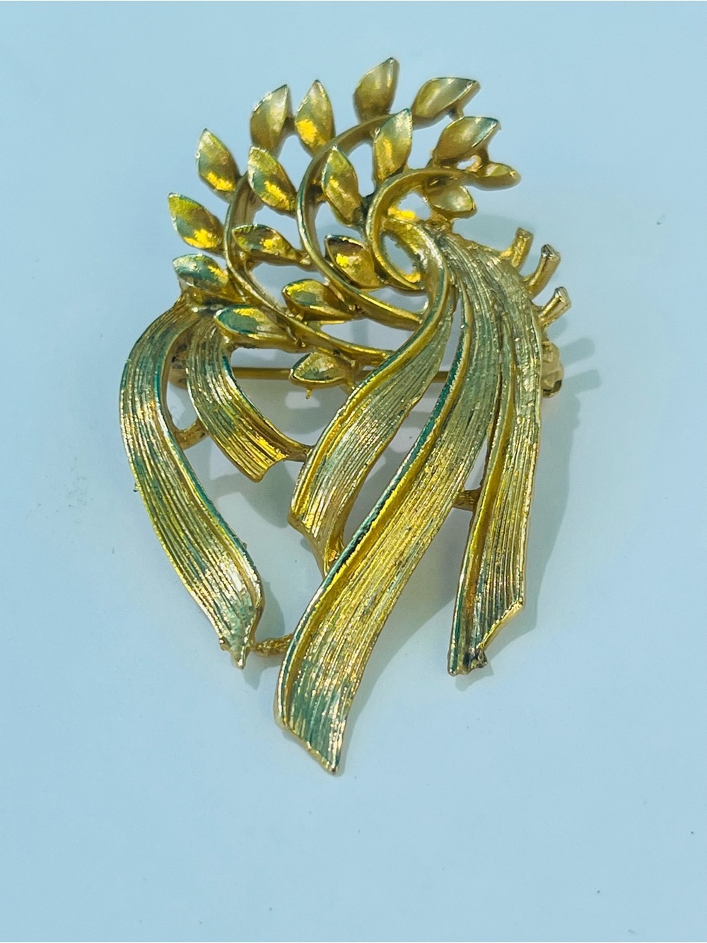 Vntg. Gold-Tone Leaf & Ribbon Women’s Brooch - Classic Gold Finish